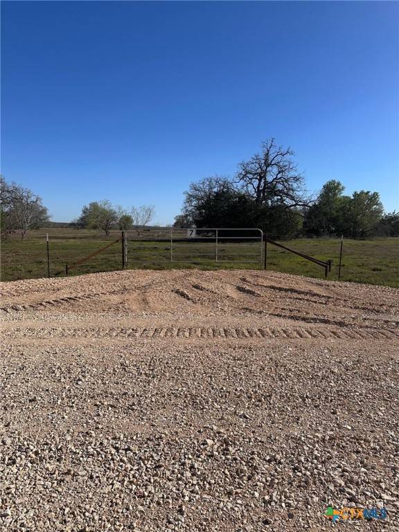 750 Main Loop RD, Waelder, TX 78959