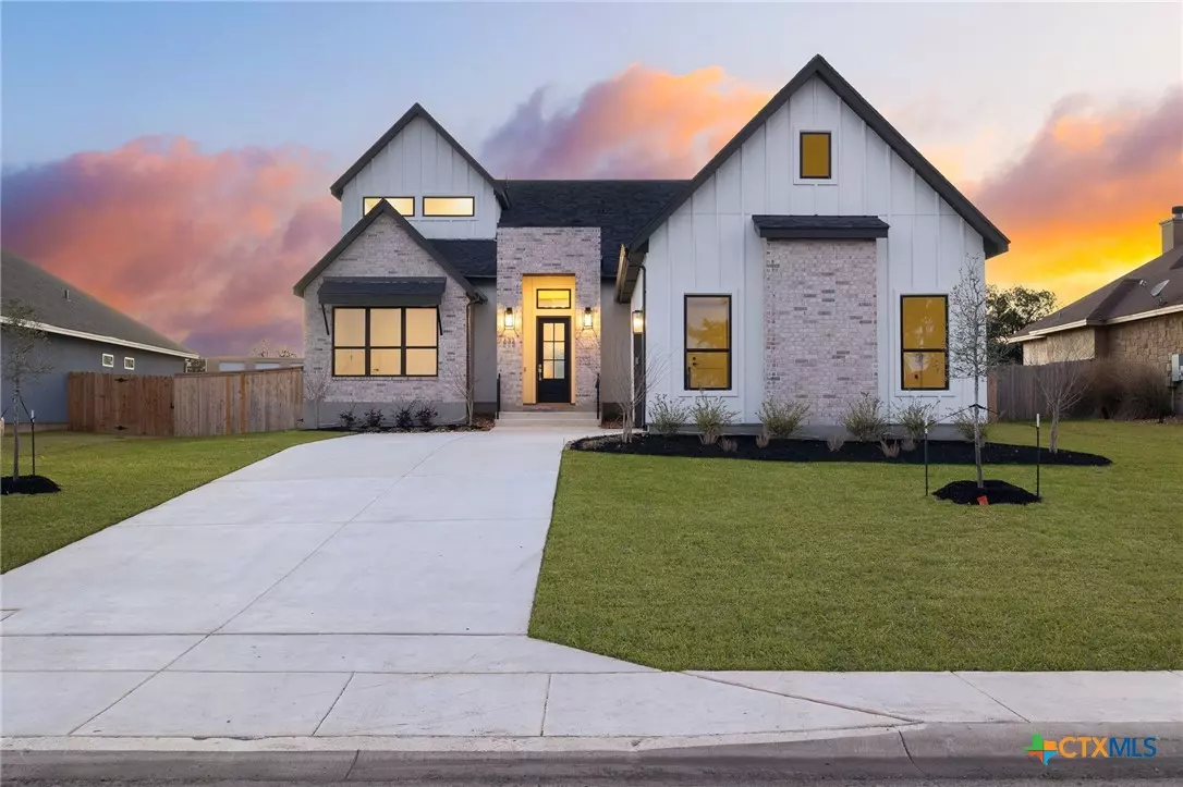 Seguin, TX 78155,632 Oak Creek Pkwy