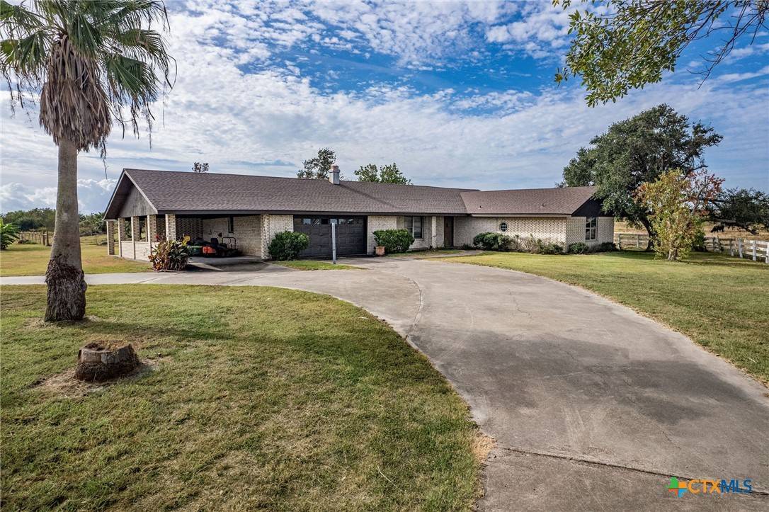 587 Seakist RD, Port Lavaca, TX 77979