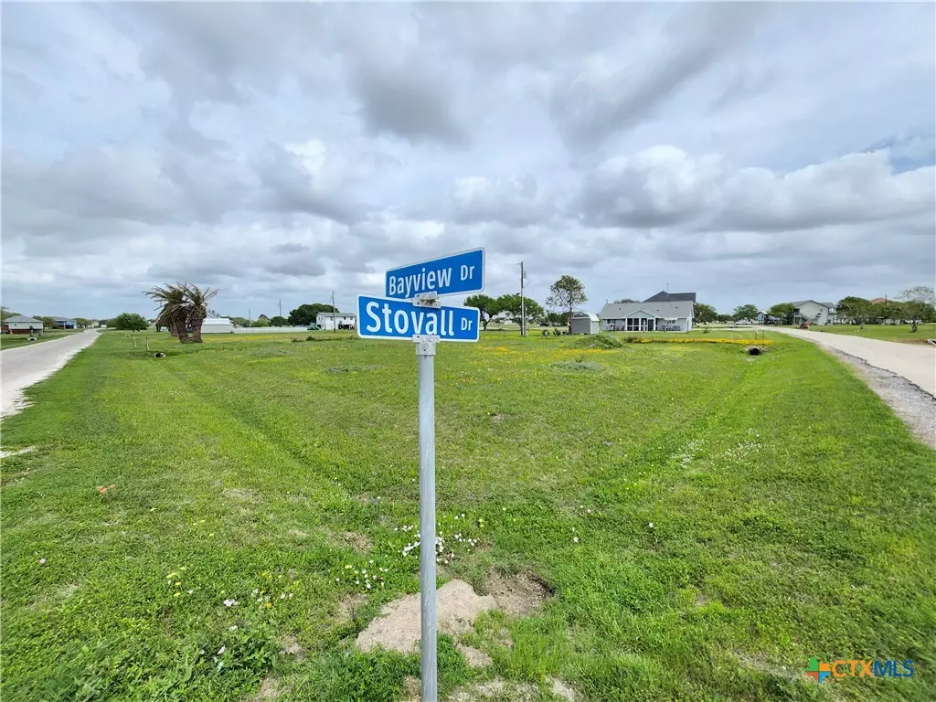 Palacios, TX 77465,711 Bayview DR
