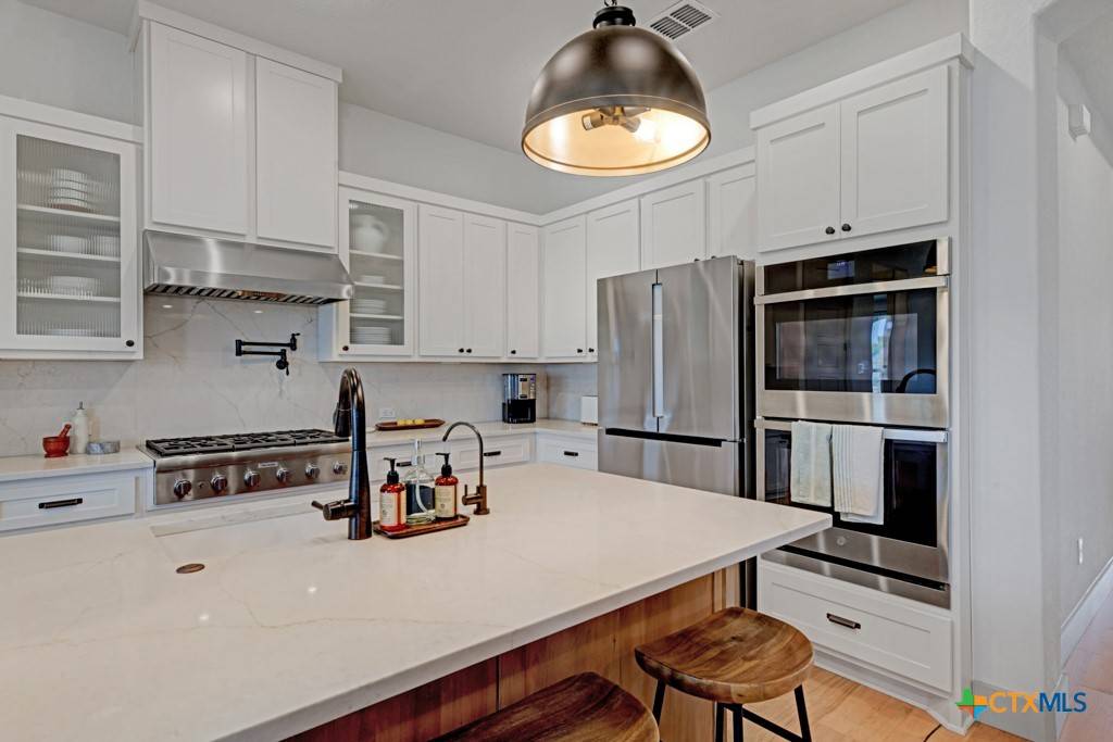 747 Hidden View ST, New Braunfels, TX 78130