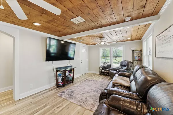 Seguin, TX 78155,411 Ellis ST