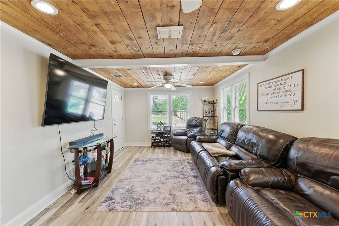 Seguin, TX 78155,411 Ellis ST