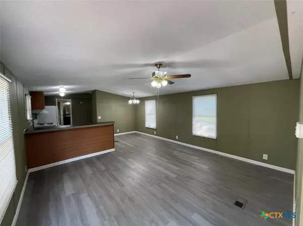 122 Sonnyland DR, Canyon Lake, TX 78133
