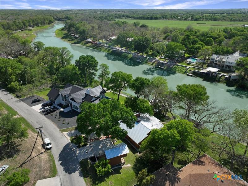 200 Turtle LN, Seguin, TX 78155