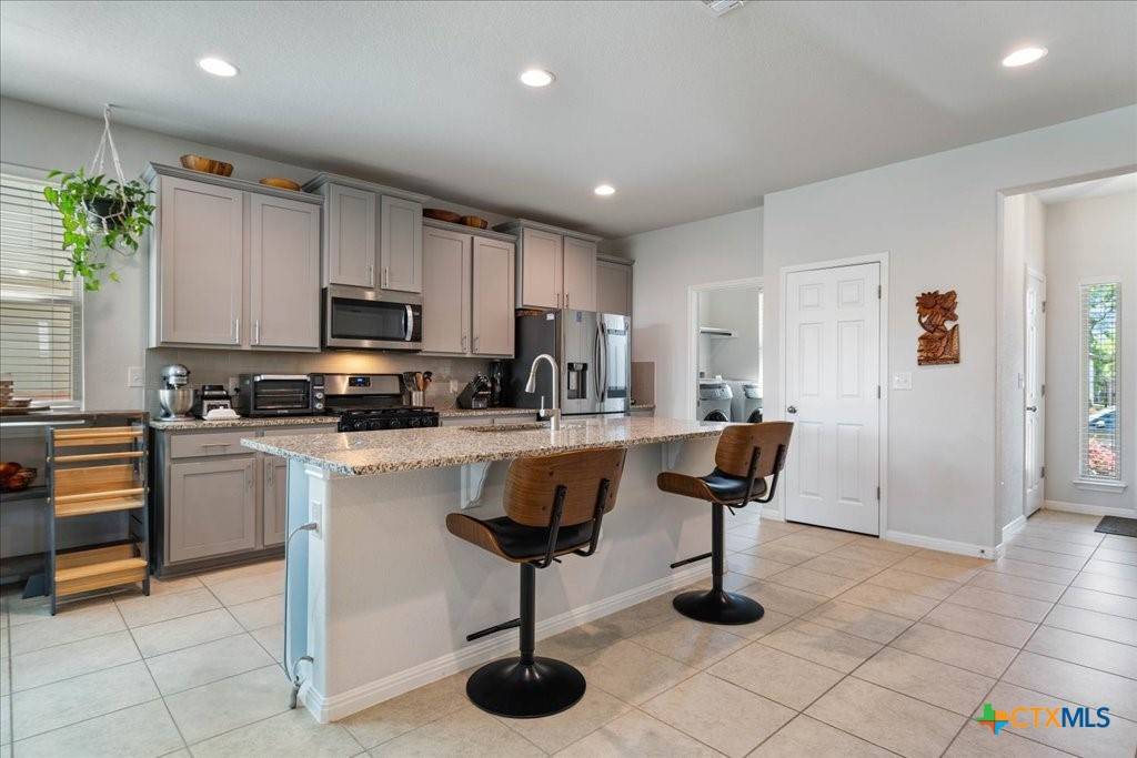 121 Walkup LN, Leander, TX 78641