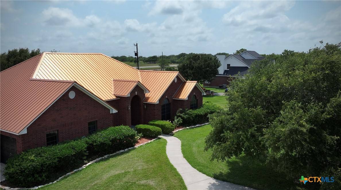 507 Hackberry BND, Port Lavaca, TX 77979