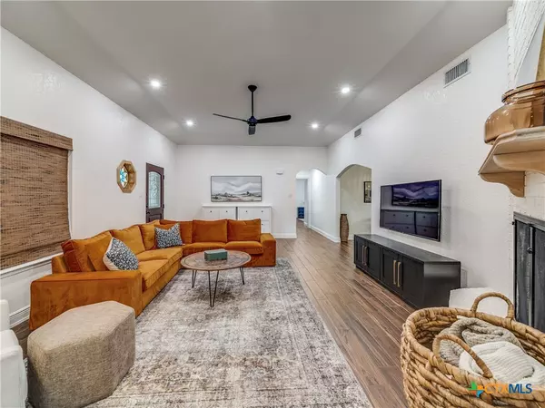 New Braunfels, TX 78130,122 Greta ST