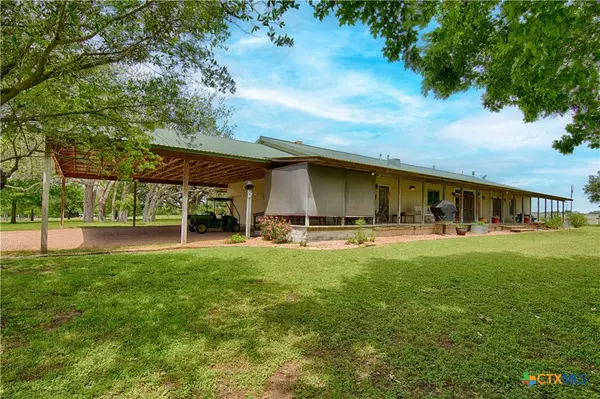 Moulton, TX 77975,7755 Fm 1295