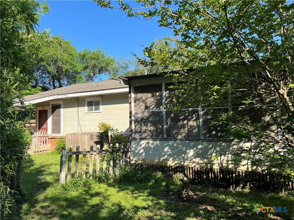San Marcos, TX 78666,310 Smith LN #A