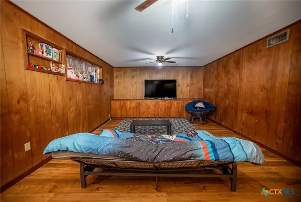 Edna, TX 77957,911 S Wells ST