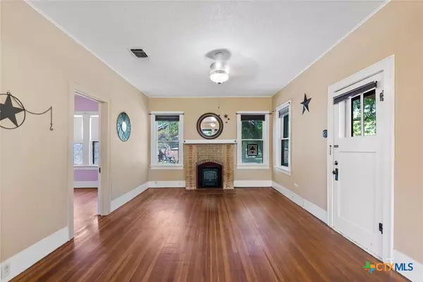 Elgin, TX 78621,215 Taylor RD