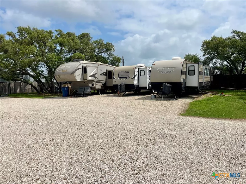 Port O'connor, TX 77982,124 Bay ST