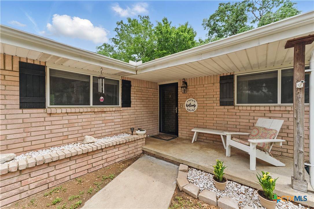 Gonzales, TX 78629,206 Live Oak ST