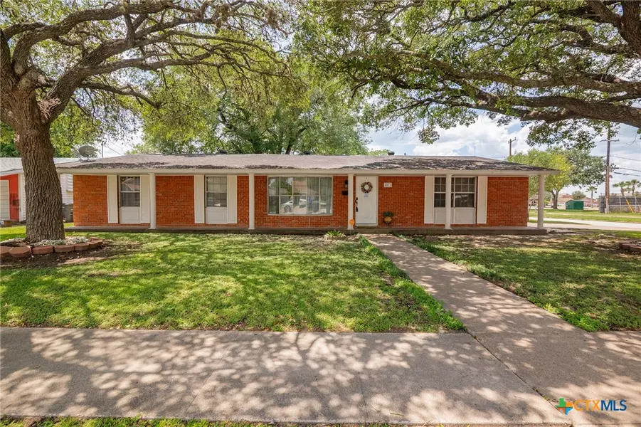 4811 Lilac LN, Victoria, TX 77904