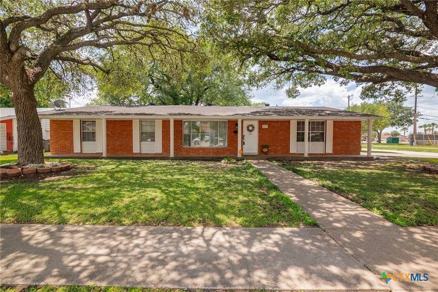 4811 Lilac LN, Victoria, TX 77904