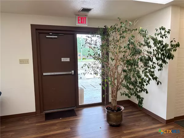 Seguin, TX 78155,202 N Camp ST