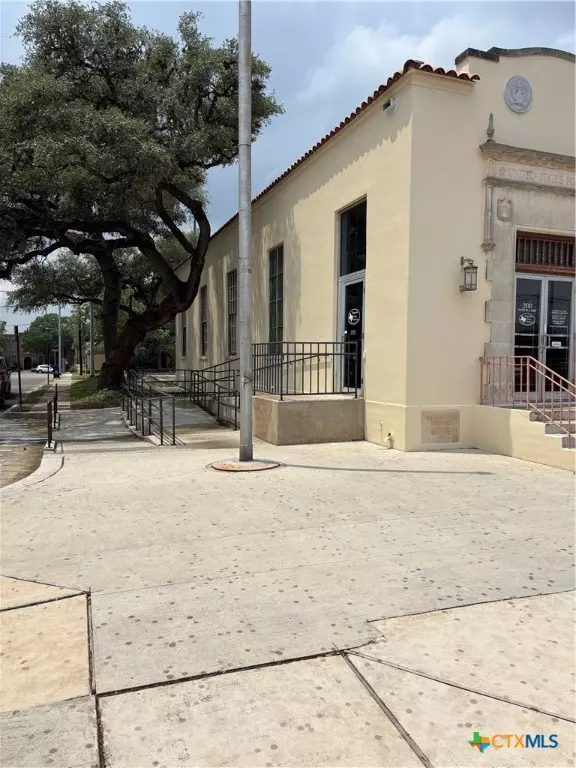 Seguin, TX 78155,202 N Camp ST