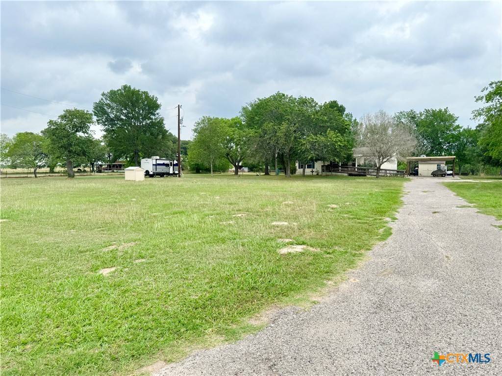 11420 FM 531, Hallettsville, TX 77964