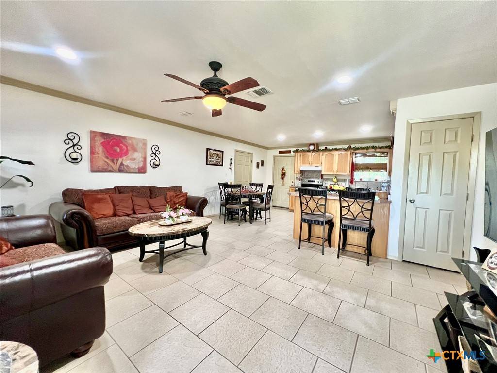 Gonzales, TX 78629,529 Guerra LN
