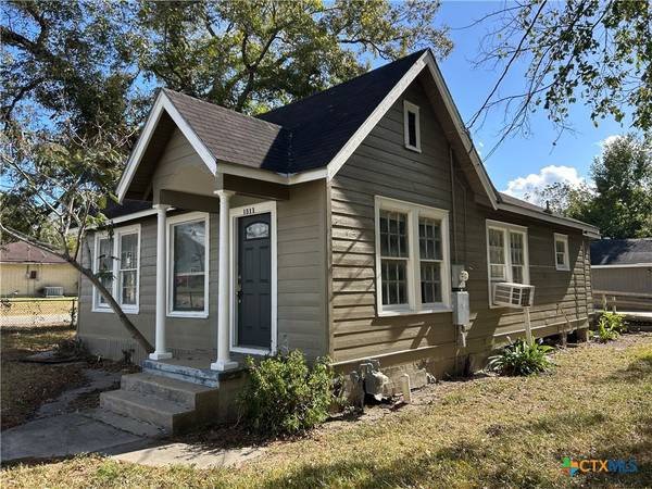 1511 E Constitution ST, Victoria, TX 77901
