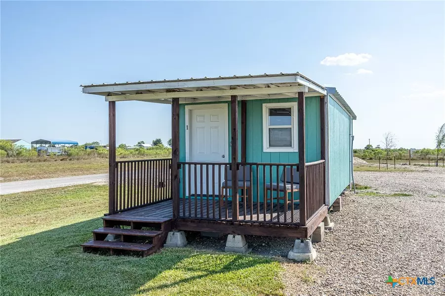 143 S Quailrun AVE, Port Lavaca, TX 77979