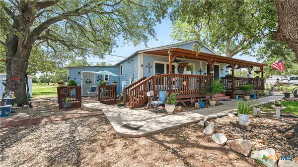 Kingsbury, TX 78638,15521 E Highway 90