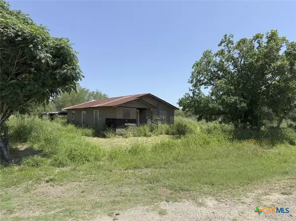 2170 E Fannin ST, Goliad, TX 77963
