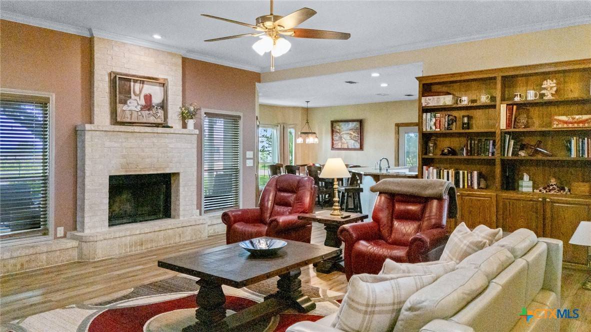 Victoria, TX 77904,211 Dewberry LN