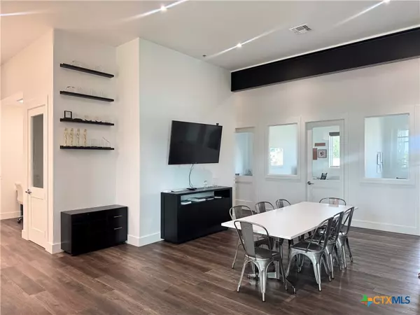 San Marcos, TX 78666,330 Wonder World DR #300