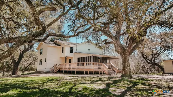 200 Weitz RD, Inez, TX 77968
