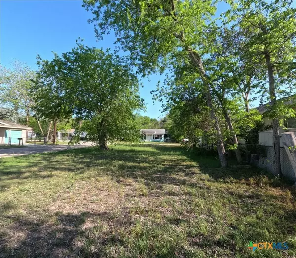 Seguin, TX 78155,631 E Ireland ST