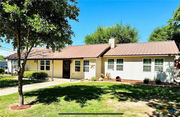 101 Byrne ST, Smithville, TX 78957