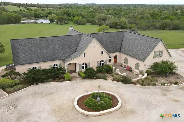 5904 Old Yoakum RD, Cuero, TX 77954