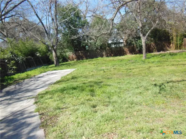 New Braunfels, TX 78130,824 W Mill ST