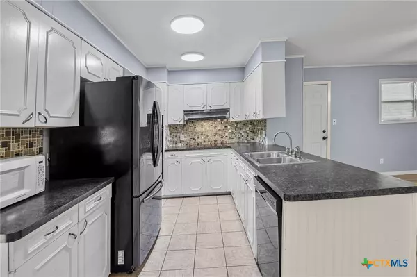 Victoria, TX 77904,104 Salisbury LN
