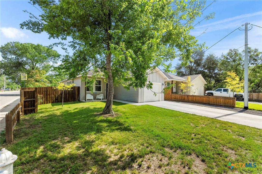 Seguin, TX 78155,964 Allende ST