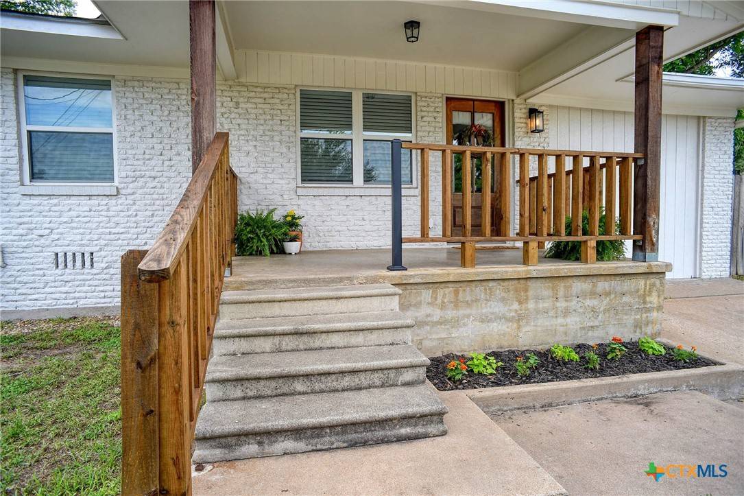 416 S Welhausen AVE,  Shiner,  TX 77984