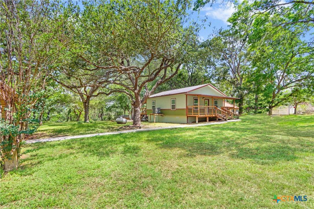 242 Meadow Lake DR, Seguin, TX 78155