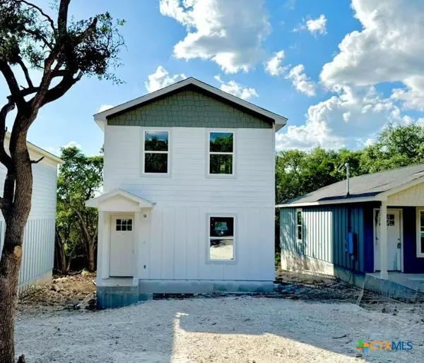 701 Burr Oak LN, Canyon Lake, TX 78133