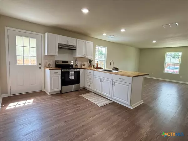 Nixon, TX 78140,700 E 5th ST