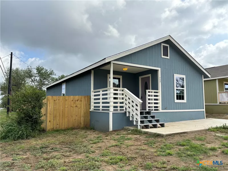 700 E 5th ST, Nixon, TX 78140