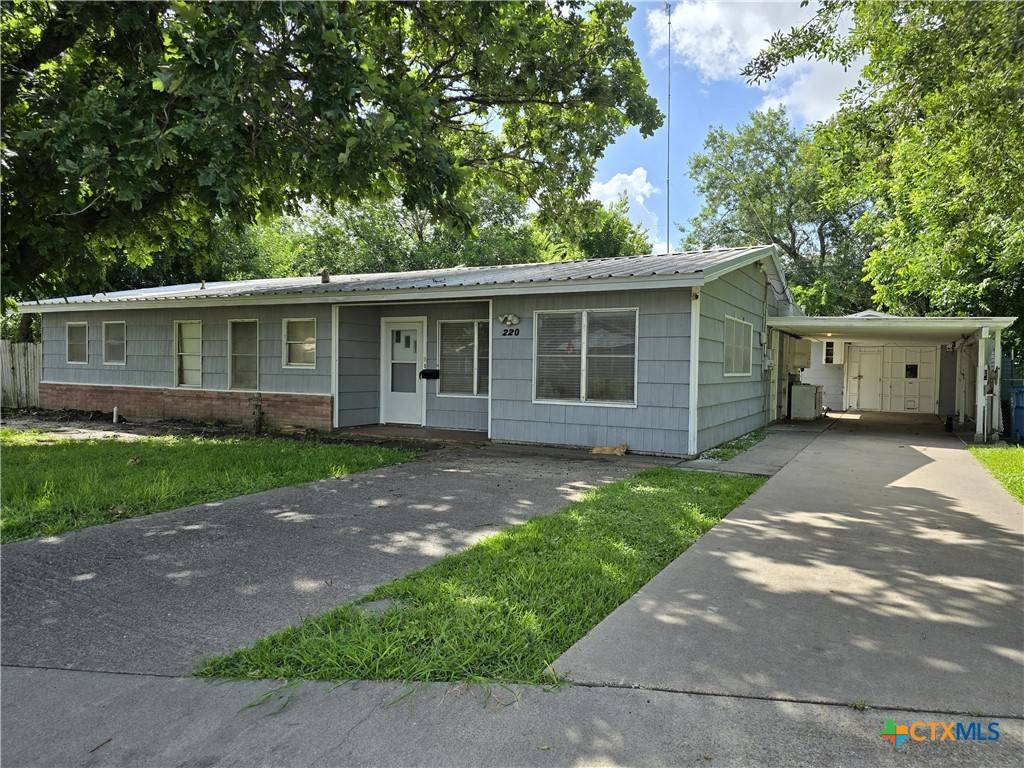 220 Davis AVE, Port Lavaca, TX 77979
