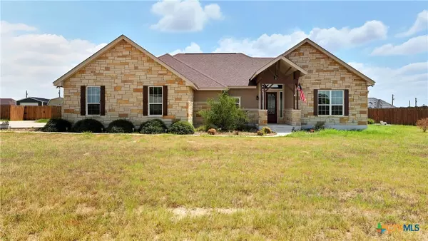 153 Westfield LNDG, La Vernia, TX 78121
