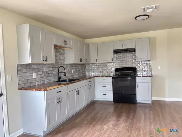 Nixon, TX 78140,710 E 5th ST