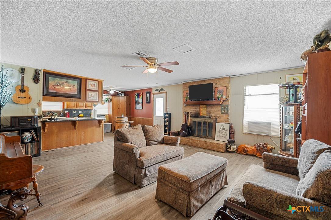Hewitt, TX 76643,812 W Warren ST