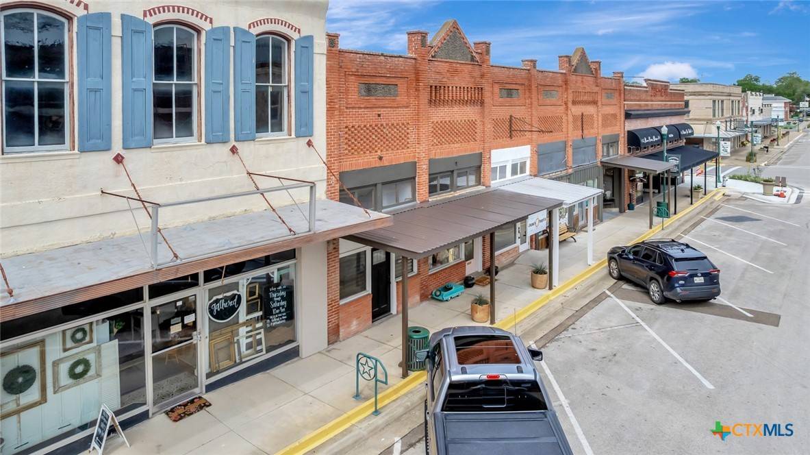 136 E Main ST, Cuero, TX 77954