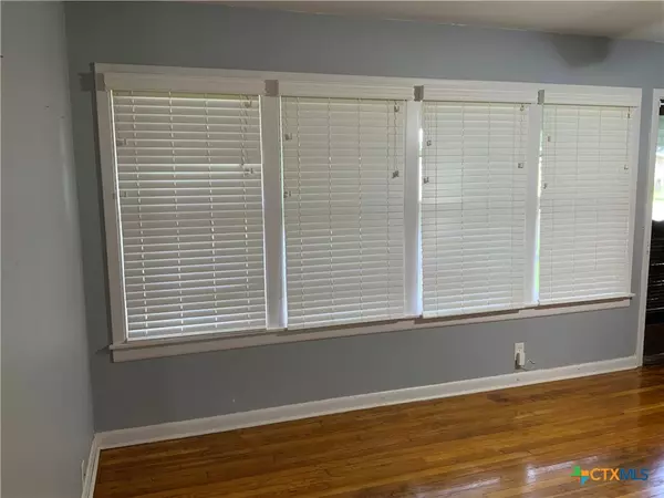 Victoria, TX 77901,1705 E Poplar AVE