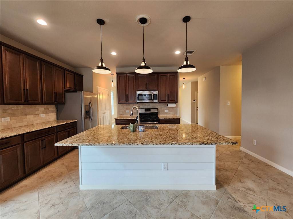 New Braunfels, TX 78130,352 Lillianite
