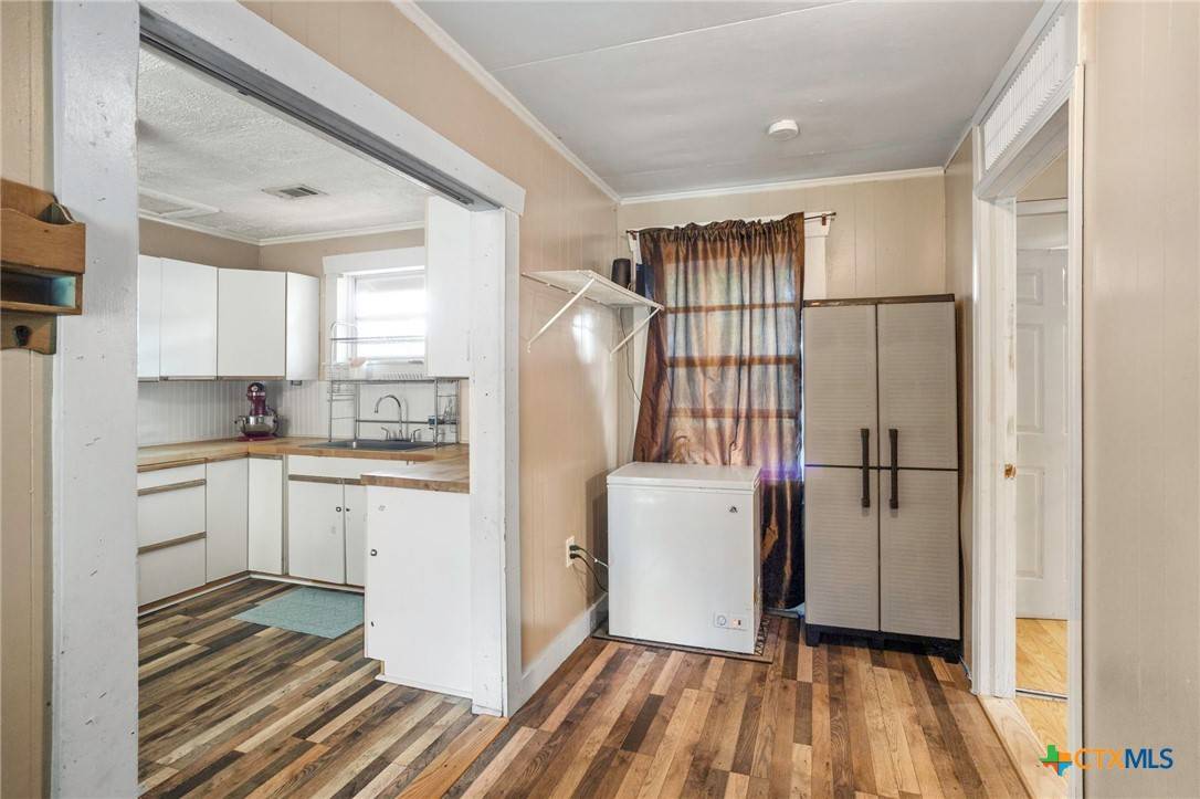 Luling, TX 78648,921 S Laurel AVE